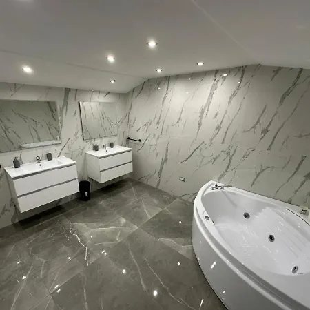Foria Luxury Apartment *